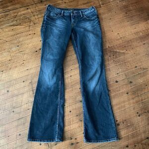 Silver western distressed dark wash Lael size 29 bootcut jeans